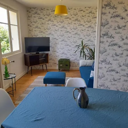 La Maison Aux Volets Bleus *