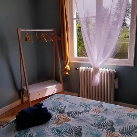 La Maison Aux Volets Bleus